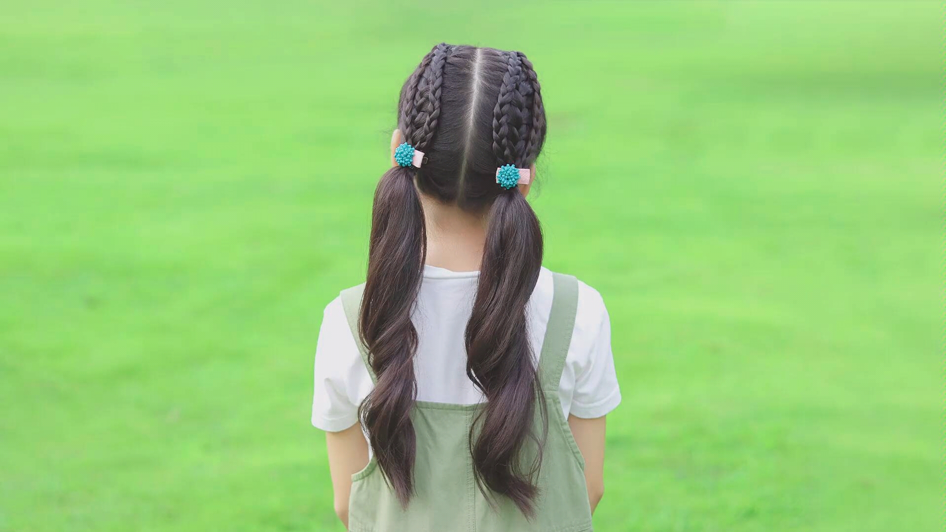 给宝宝扎个高颜值马尾去公园玩耍,看得其她小女孩羡慕不已_哔哩哔哩