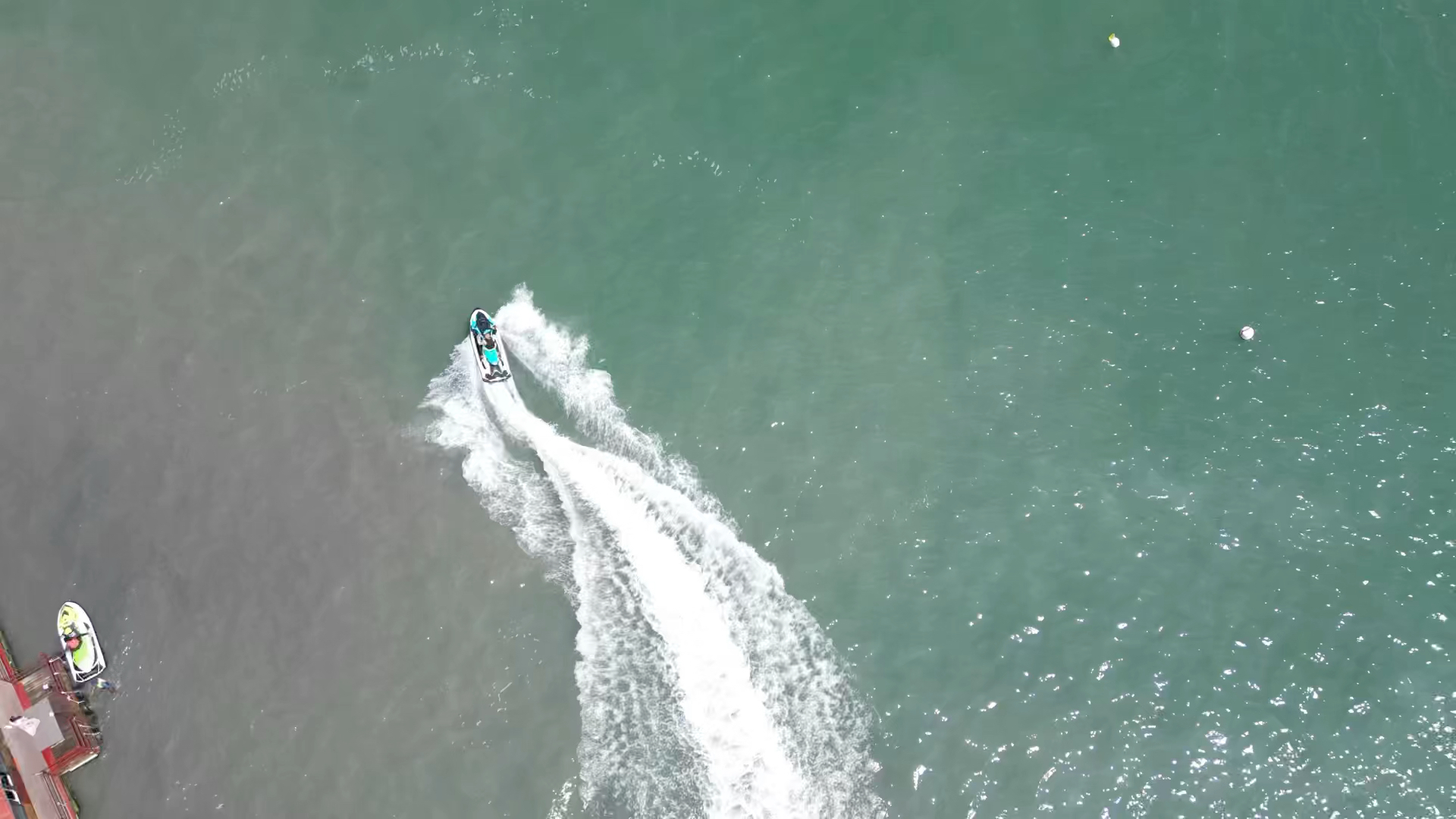 延时摄影下的水上运动