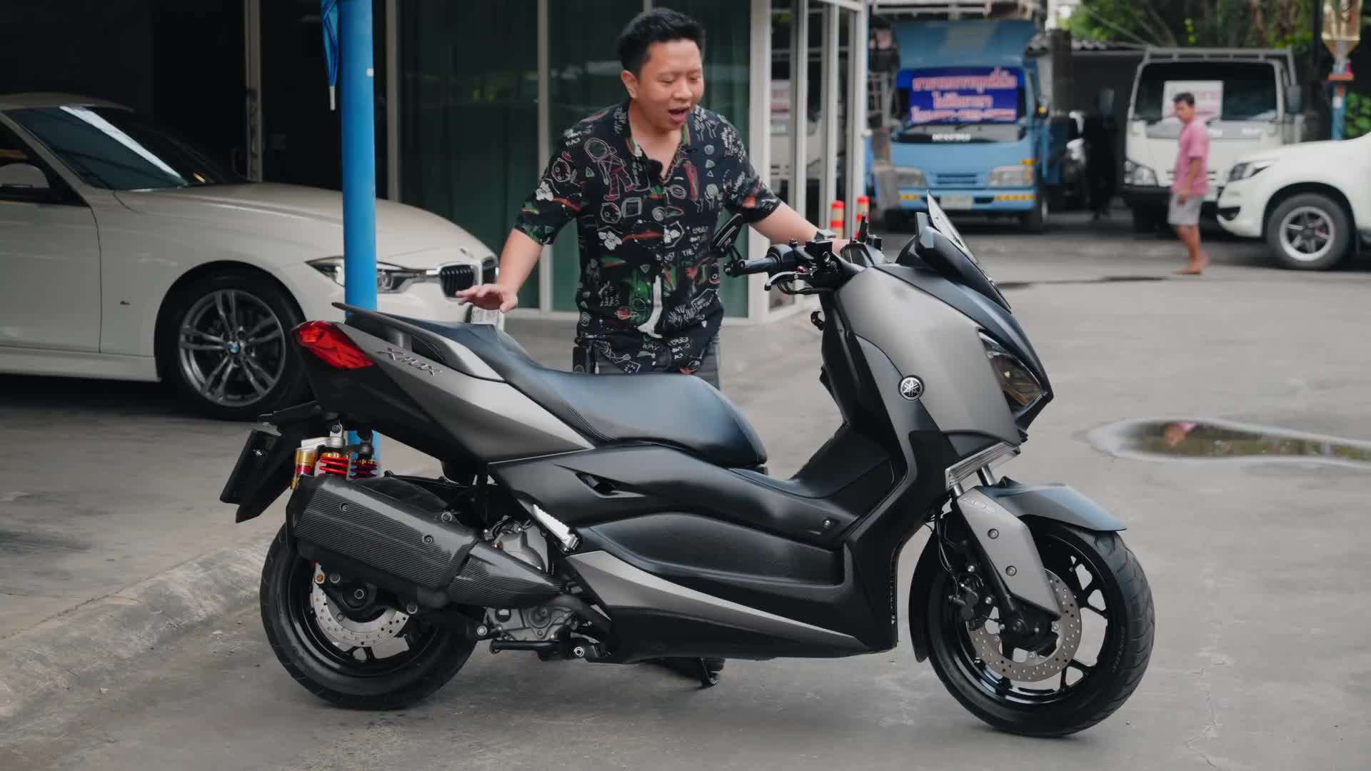 雅马哈yamaha: xmax300萨瓦迪卡