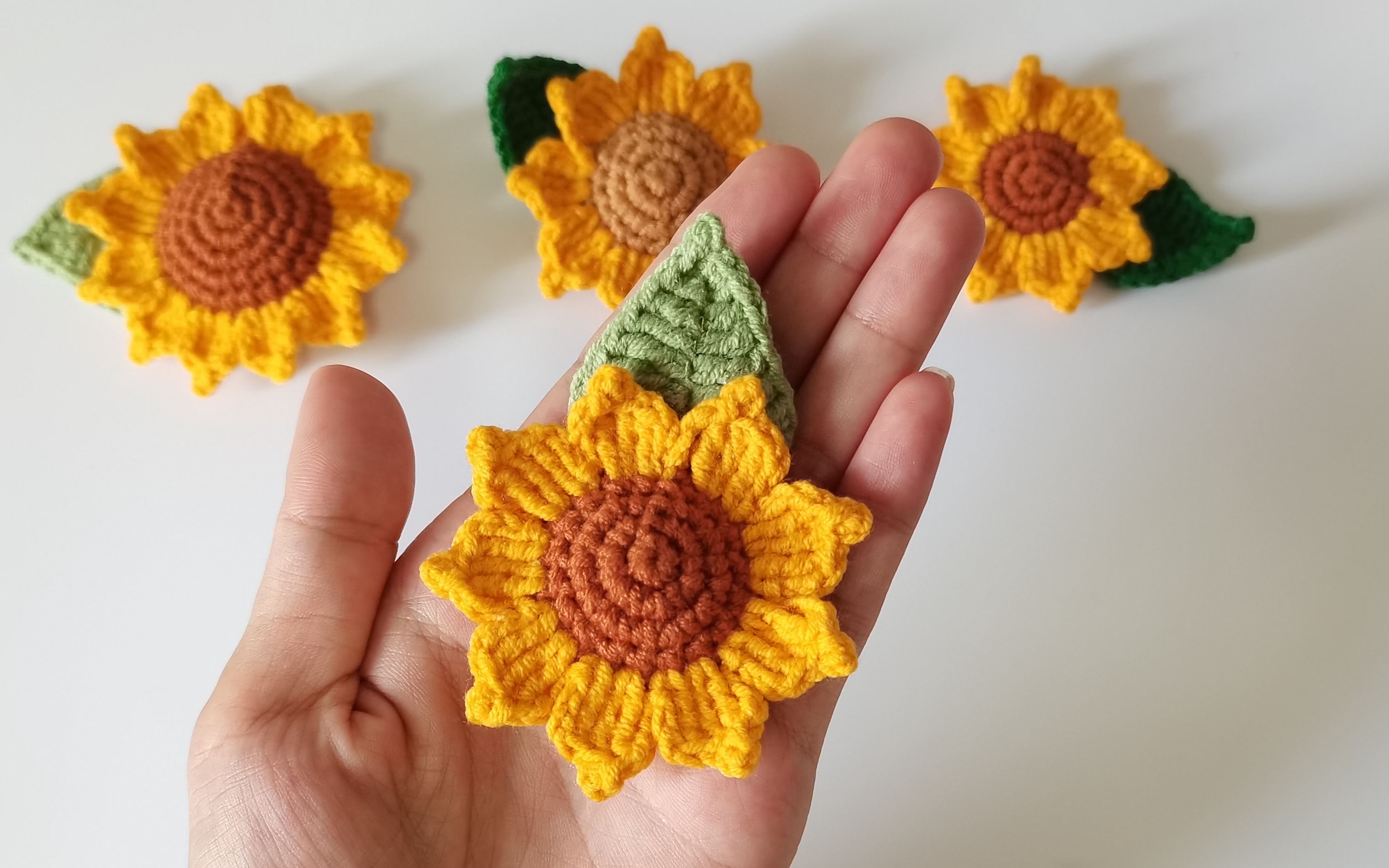 钩针编织,向日葵装饰小花,可做胸针,挂件,小花束