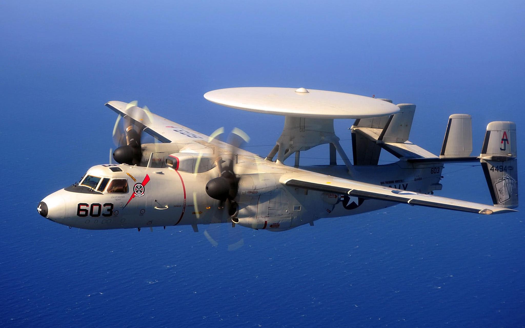 一架e-2c"鹰眼"预警机坠毁,怎么回事?