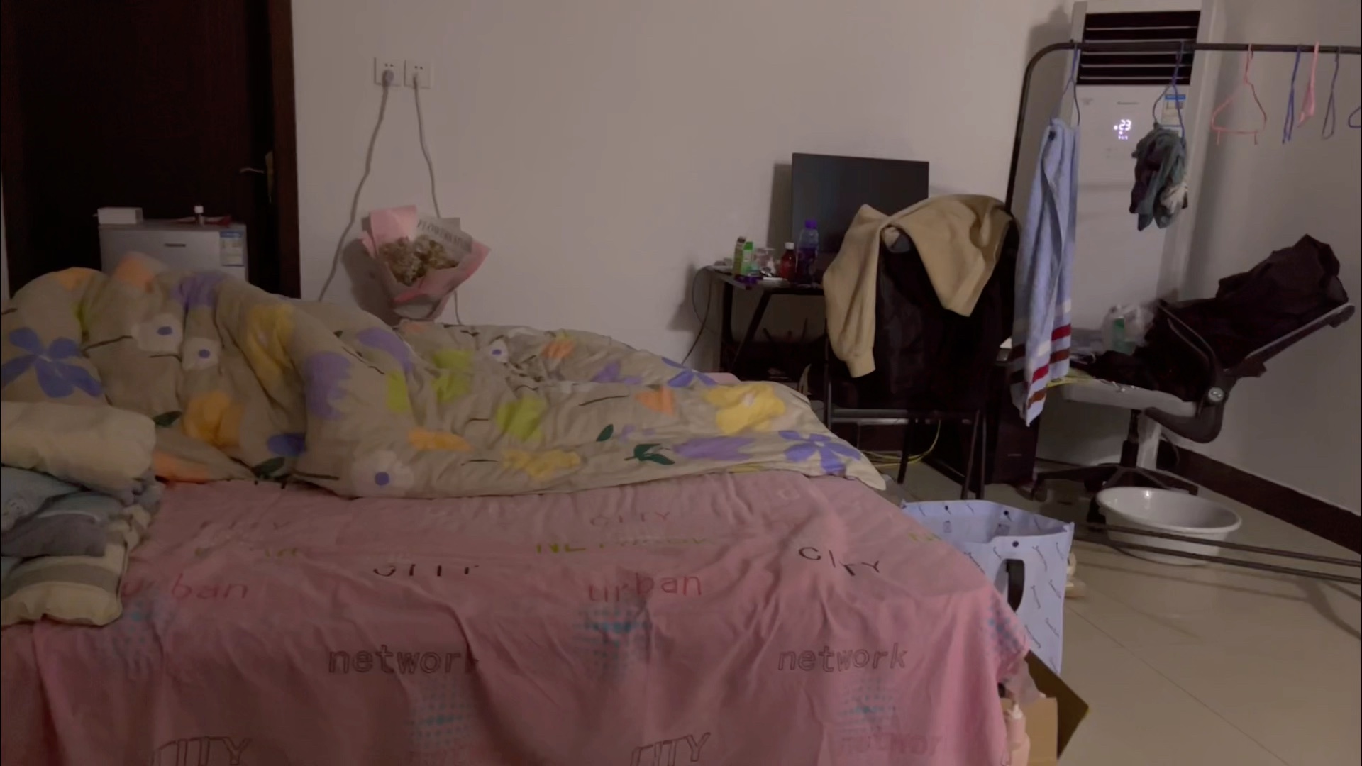 好好在宿舍睡觉