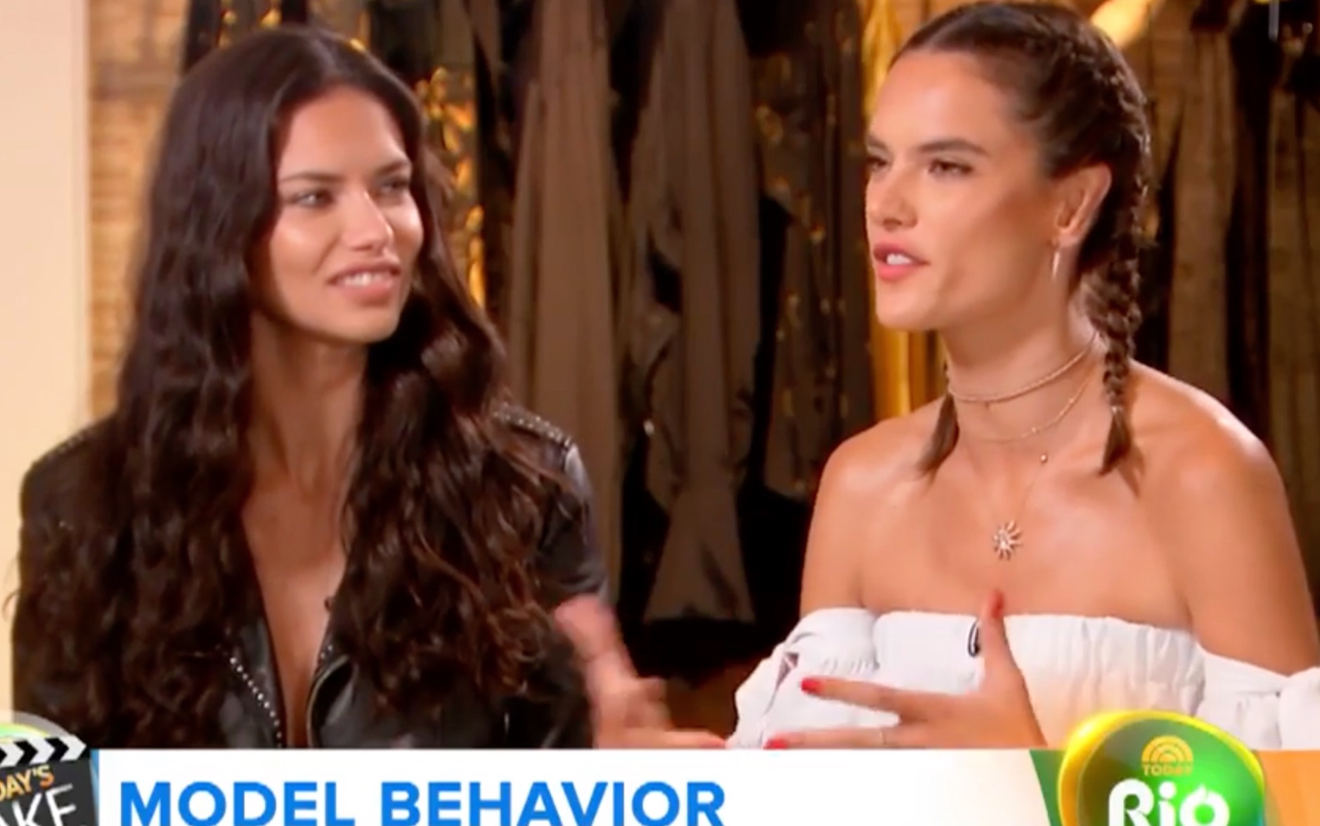 [图]Alessandra Ambrosio, Adriana Lima Talk Beauty And Brazil | T