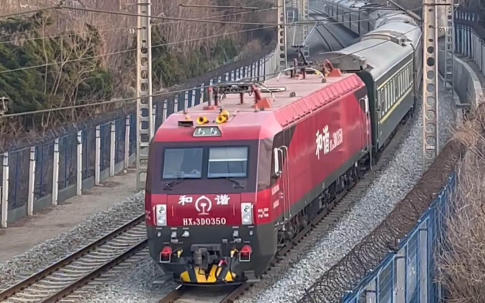 [中国铁路]hxd3d 0350牵引k549次接近周水子站.