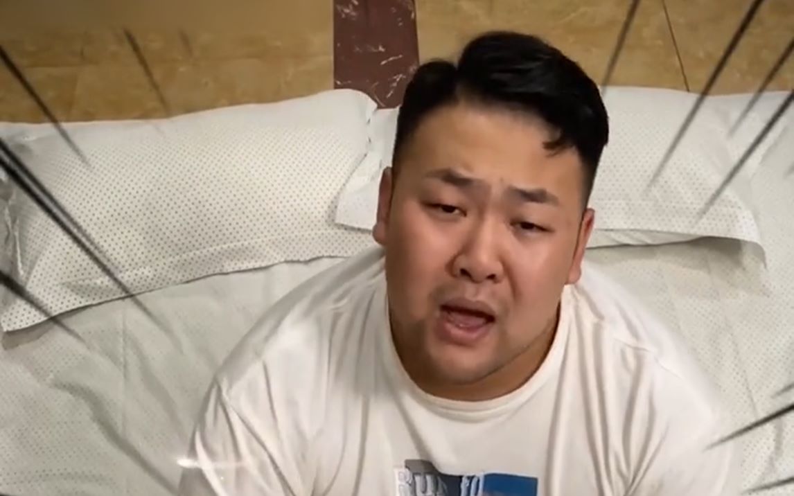 手捧雷纯情阿伟我感觉我拍出来的跟人家的感觉有点不太一样啊第六十三