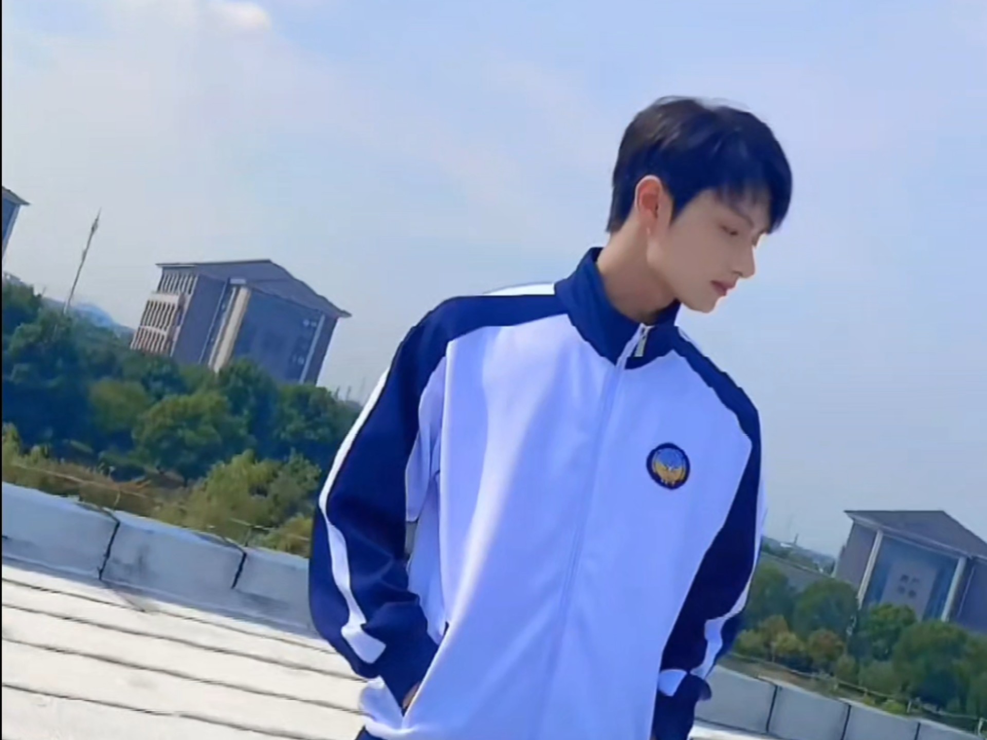 穿校服的帅气小哥哥凌超,这不得高低暗恋几年!