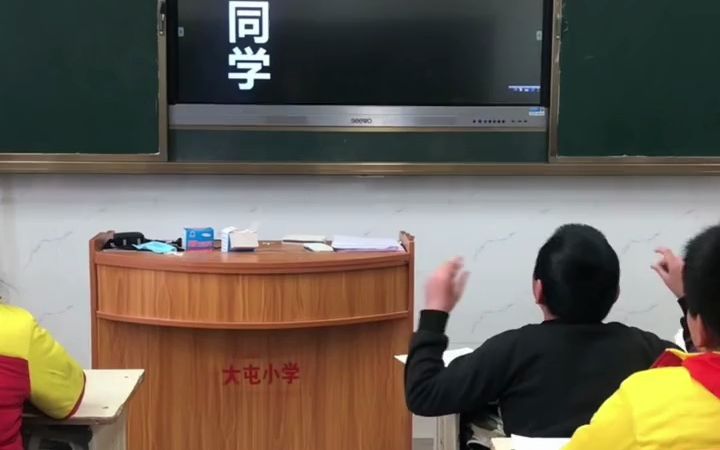 【开学现状】快乐起舞的小胖子!哔哩哔哩bilibili