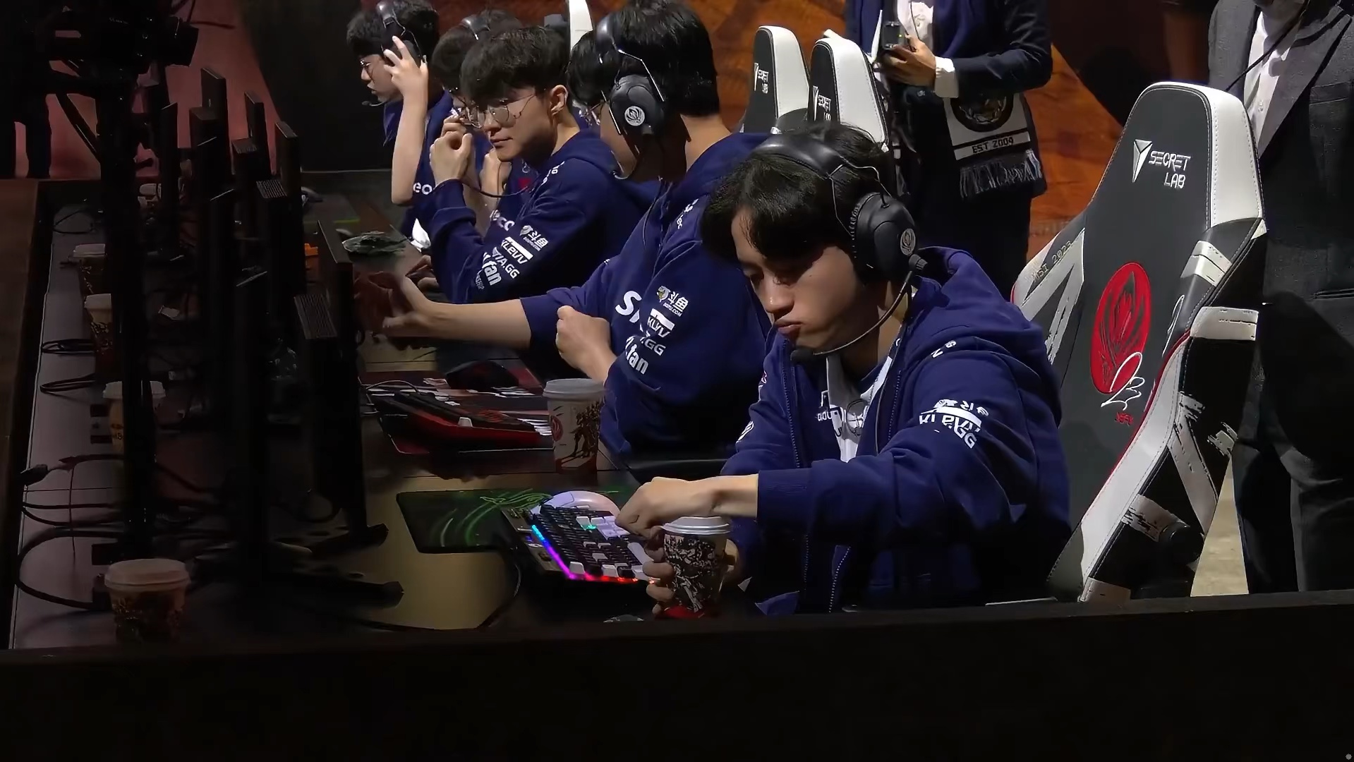 faker决胜团单防秒杀peyz节目效果拉满