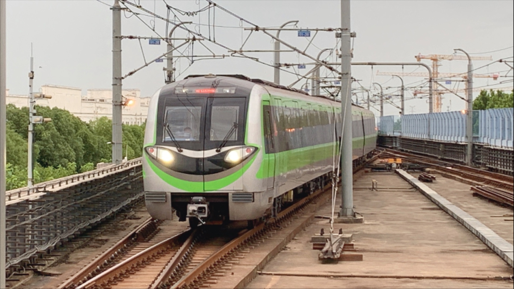 南京地铁3号线 胖青虫 大行宫站出站,秣周东路站方向