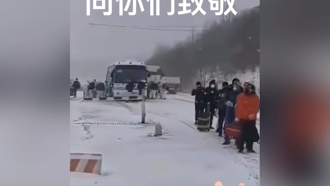 风里、雪里,绥芬河抵顶万难擎起通道.国门、家门,绥芬河敞开怀接游子回家.同行、逆行,绥芬河与国同在共克时艰. 努力,当事者!加油,绥芬河!...