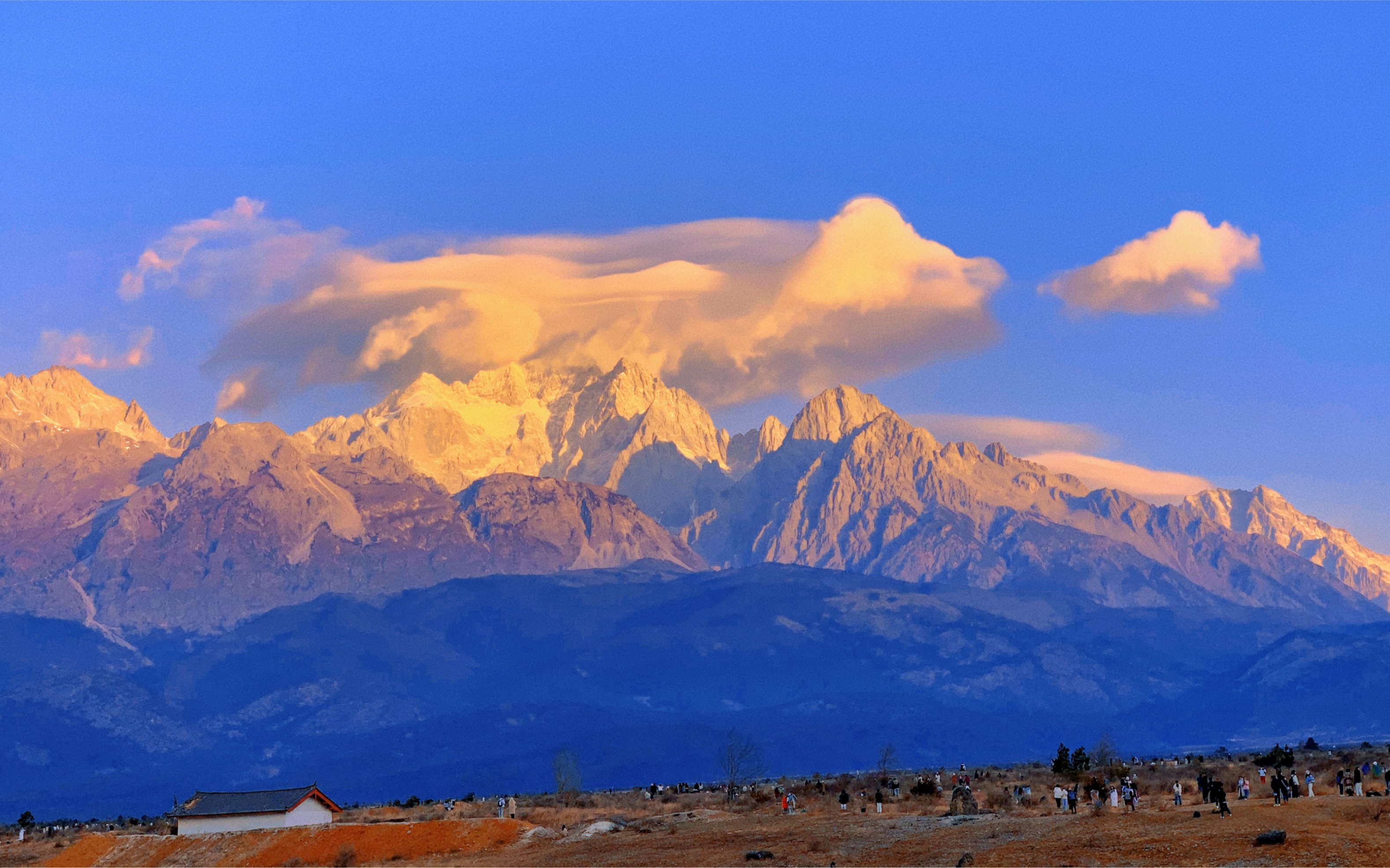 10秒速通云南东巴谷日照金山