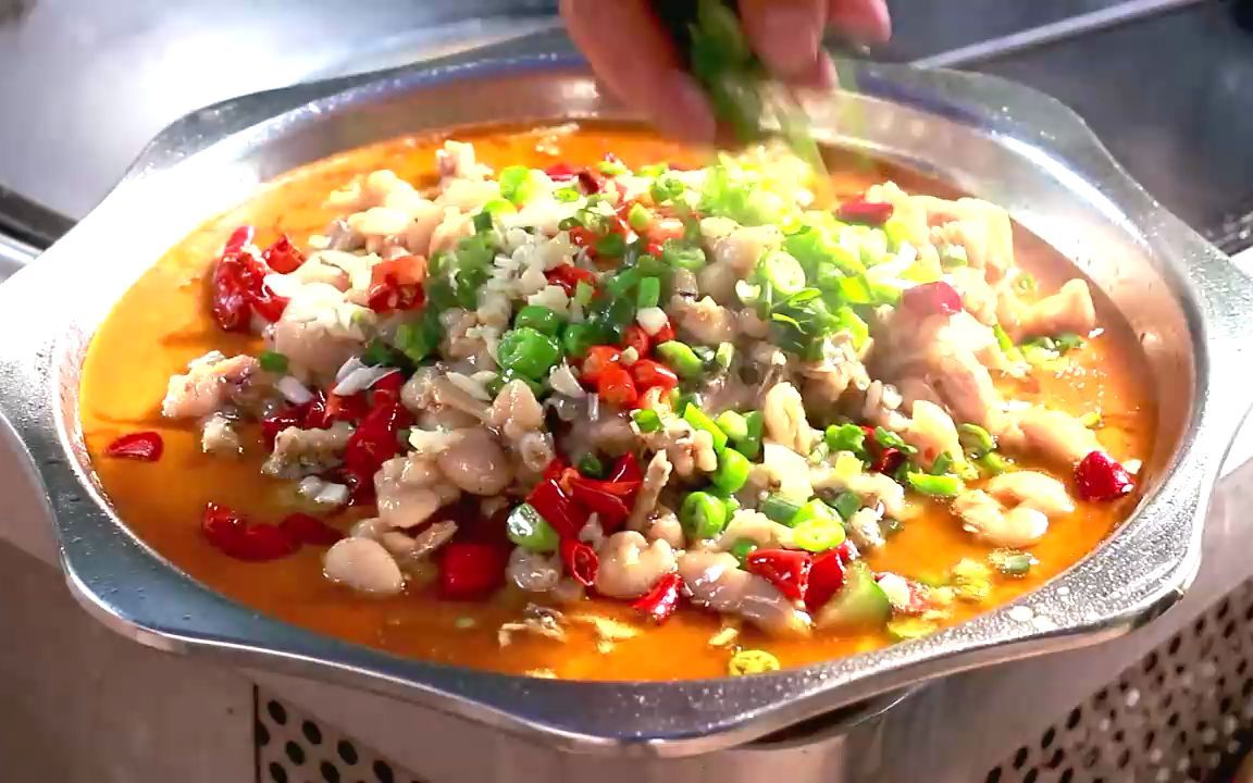 牛蛙我喜欢这样做,秘制"口水牛蛙"嫩滑爽滑,这个做法太赞了