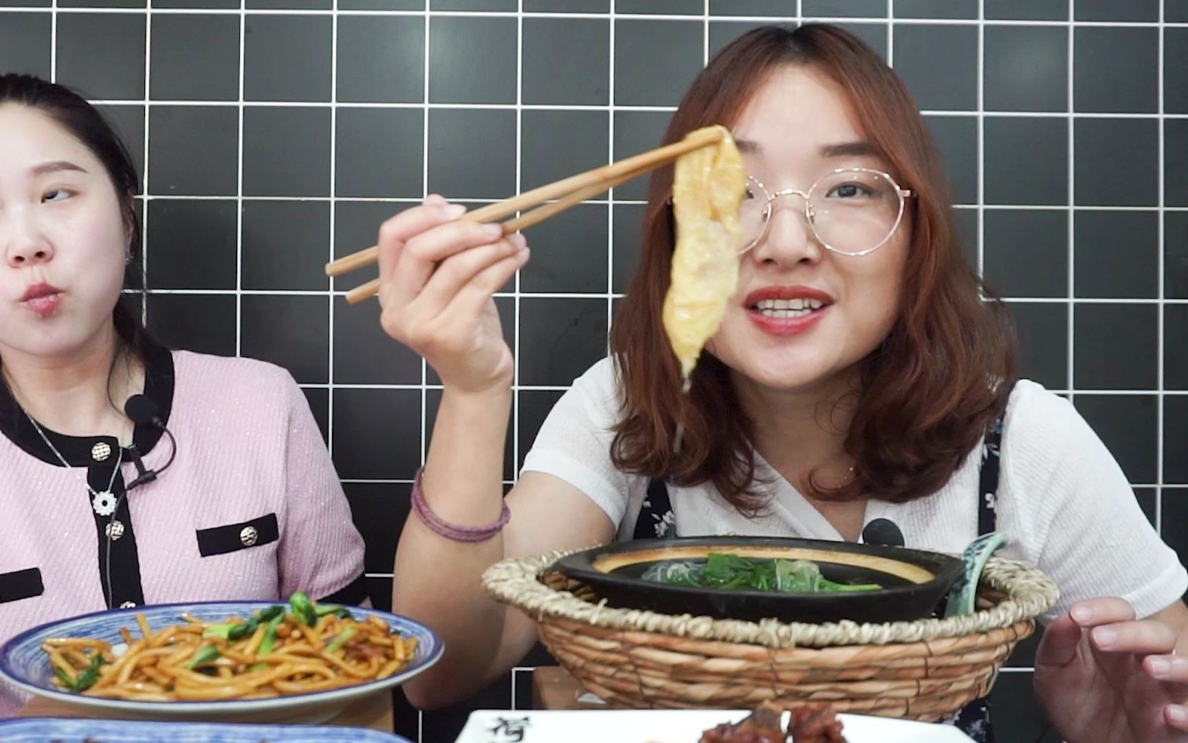 活动  【哼哈美食】25年老店,苍蝇馆子排档味,正宗的小吃就是它~阿枸