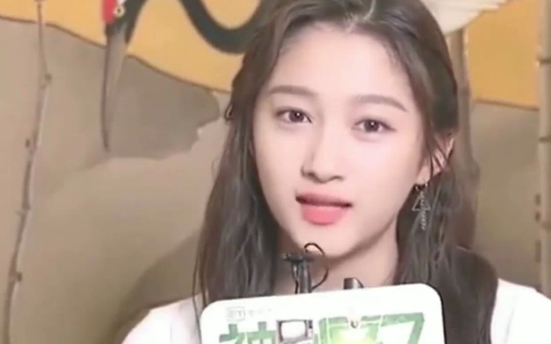 关晓彤,檀健次辟谣诈骗风波 公众人物与粉丝关系复杂引关注!