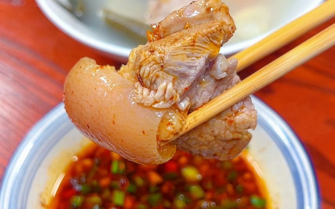 老妈炖蹄花太香了,做法简单汤浓肉鲜,大口喝汤太块吃肉太过瘾了