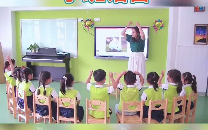 [图]幼儿园公开课小班语言《谁的耳朵》幼儿园公开课小班语言《谁的耳朵》1.了解不同动物耳朵的外形特性，并熟记儿歌2.运用多种感官理解儿歌内容3.能大胆发表自己的看法，