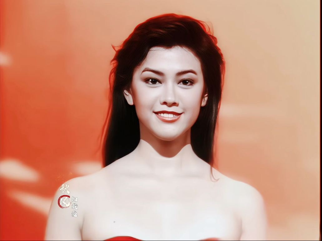 长相端庄大气,身材比例也很好看