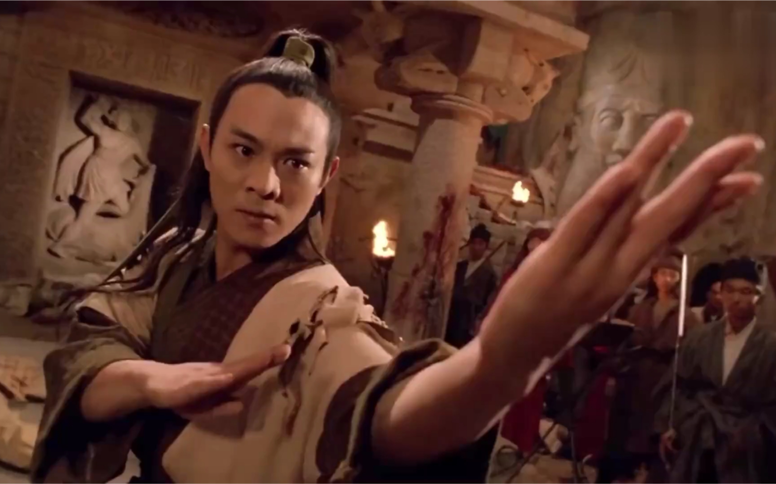 张无忌对战少林武僧,全程战斗力爆表