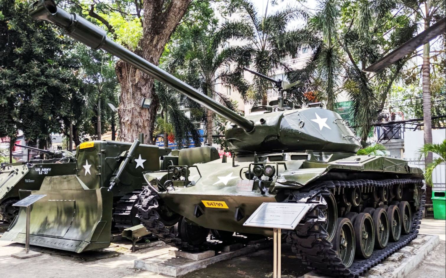 【越南旅游】参观在胡志明的越南战争遗迹博物馆@坦克和攻击机(强击机