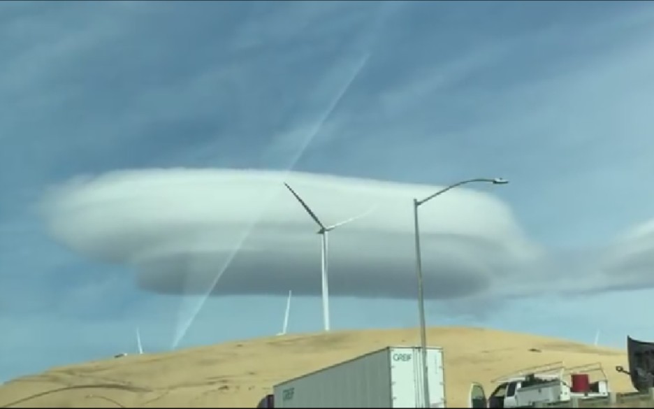 雪茄型ufo伪装云外星飞船不一定非得是圆滴