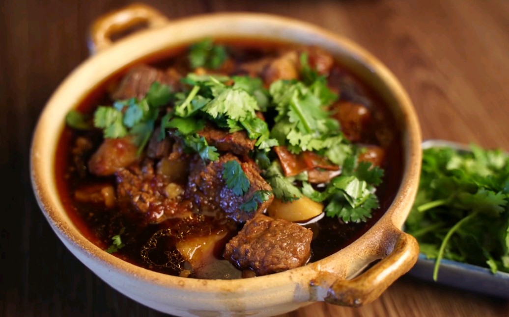红烧牛腩煲