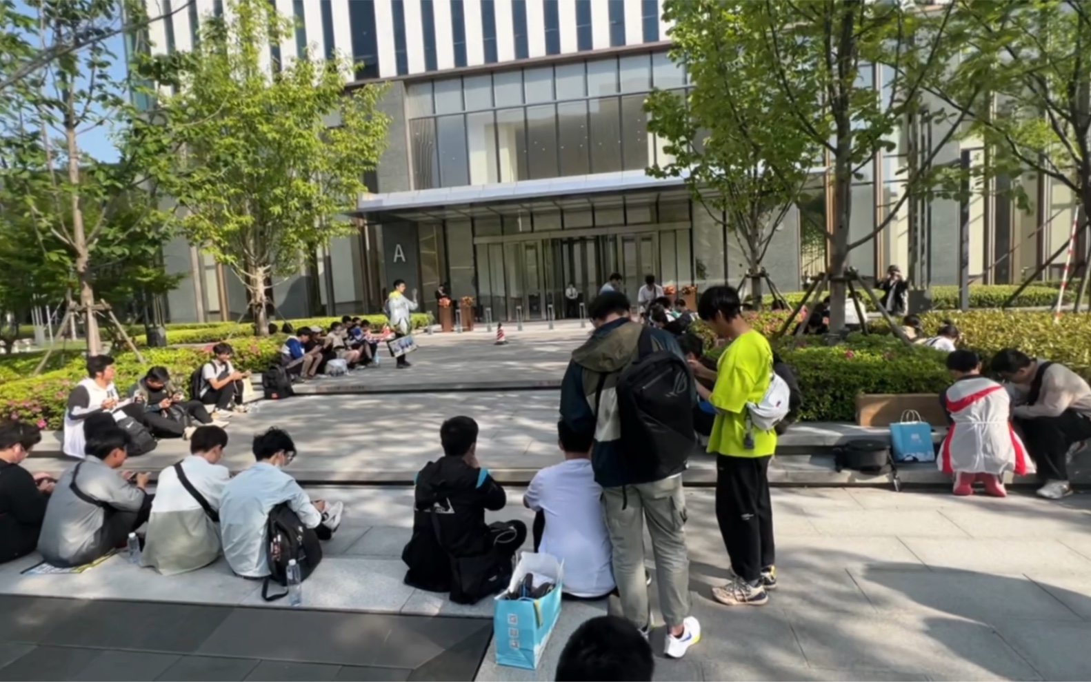 鹰角总部博士聚众抽卡实录