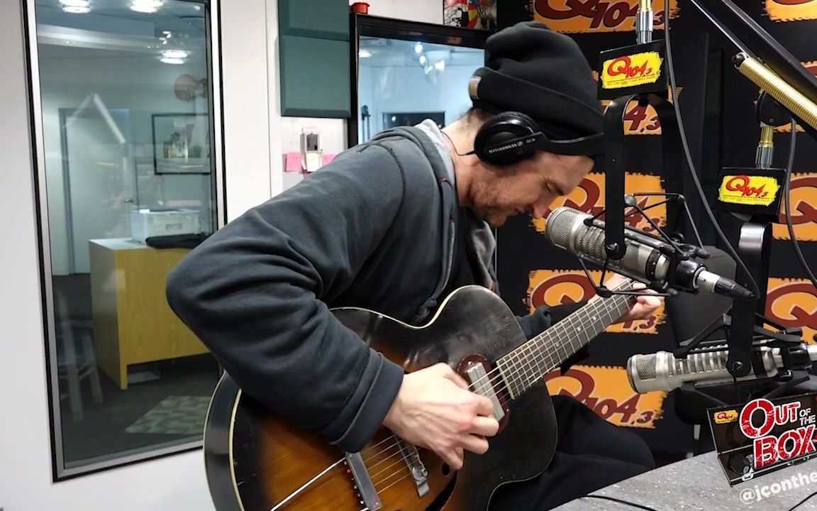 josh_klinghoffer_performs_pluralones_offend_live_in_studio