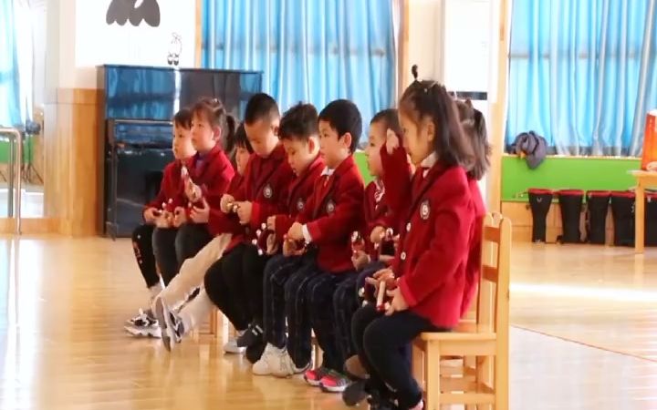 [图]幼儿园公开课中班音乐艺术《蜗牛与黄鹂鸟》2.体验歌曲的欢快活泼特点，学习蜗牛坚持不懈的精神3.大胆发挥想象用自己喜欢的动作表现歌曲内容幼儿园公开课幼师必备幼儿园