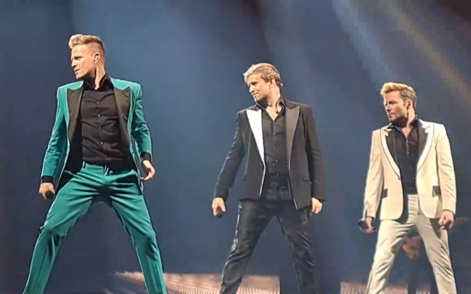 [图]【Westlife】一个拍得挺不错的World of our own（Westlife, BIC Bournemouth 05_12_22）