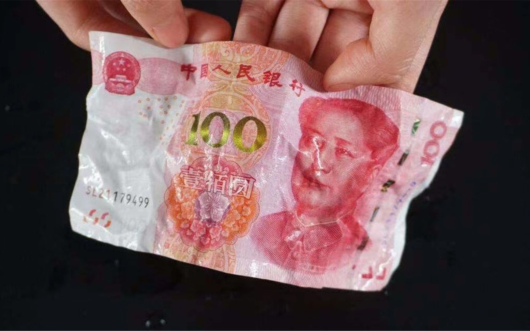 钱被水洗了怎么办?奶奶教我一招,立马恢复平整,方法太棒了