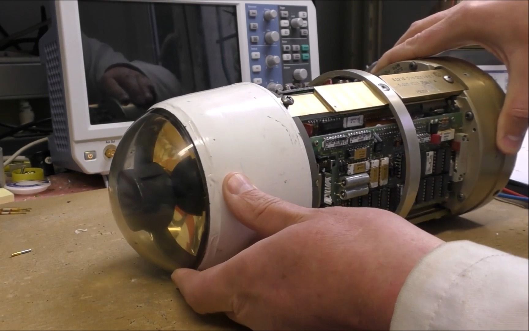 agm-65c小牛激光导引头逆向工程:旋进板和陀螺上电测试