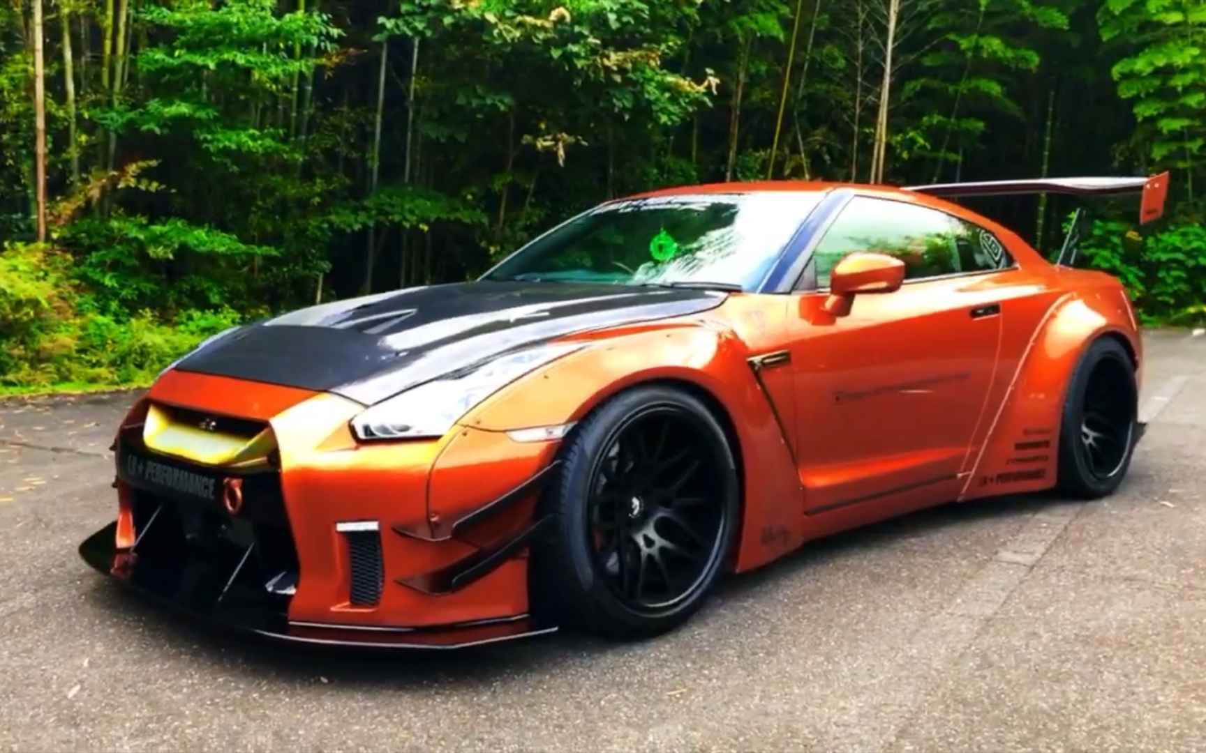 自由步libertywalk改装宽体低趴gtr  r35