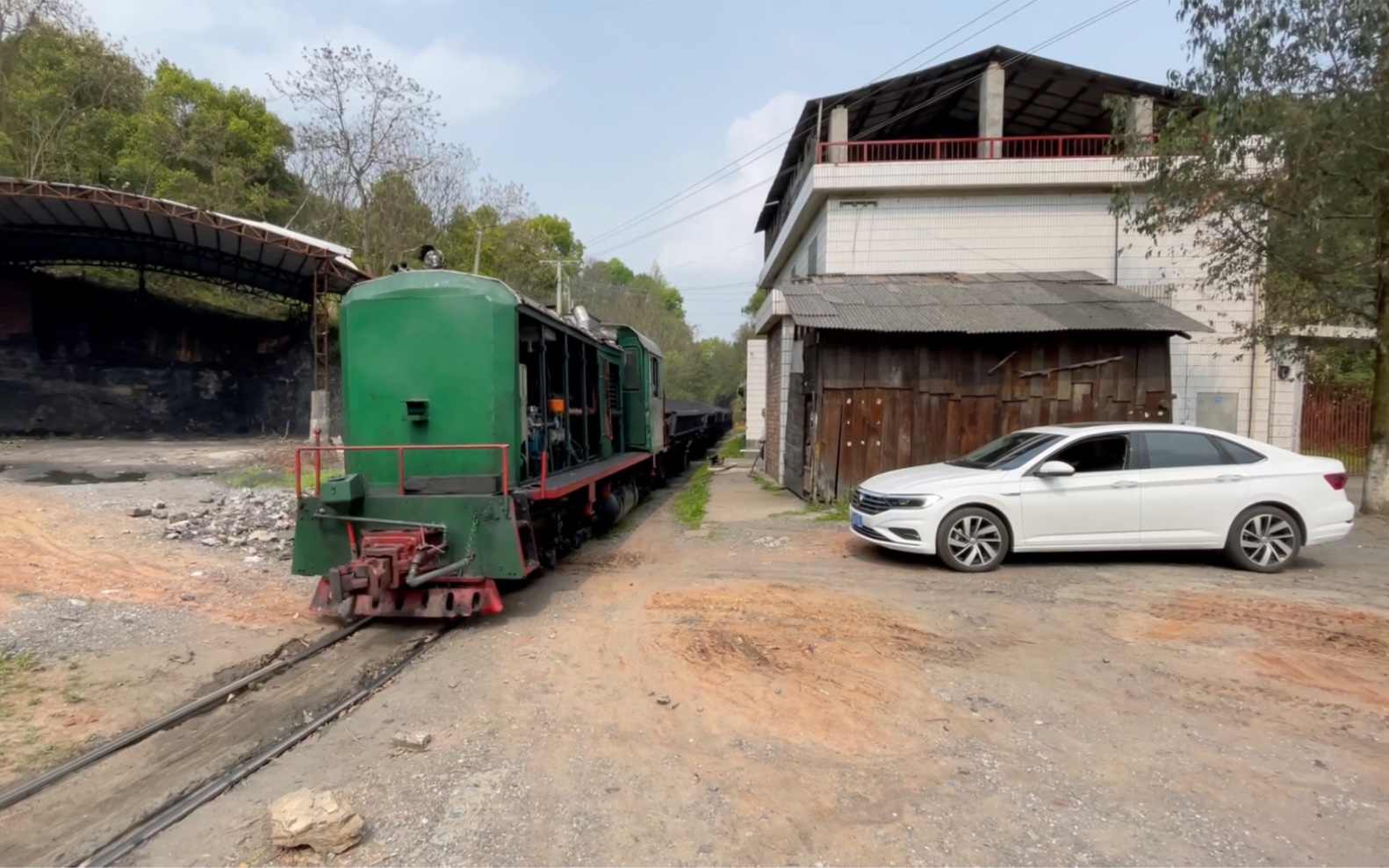 湖南郴州马田煤矿窄轨太行内燃机车探访