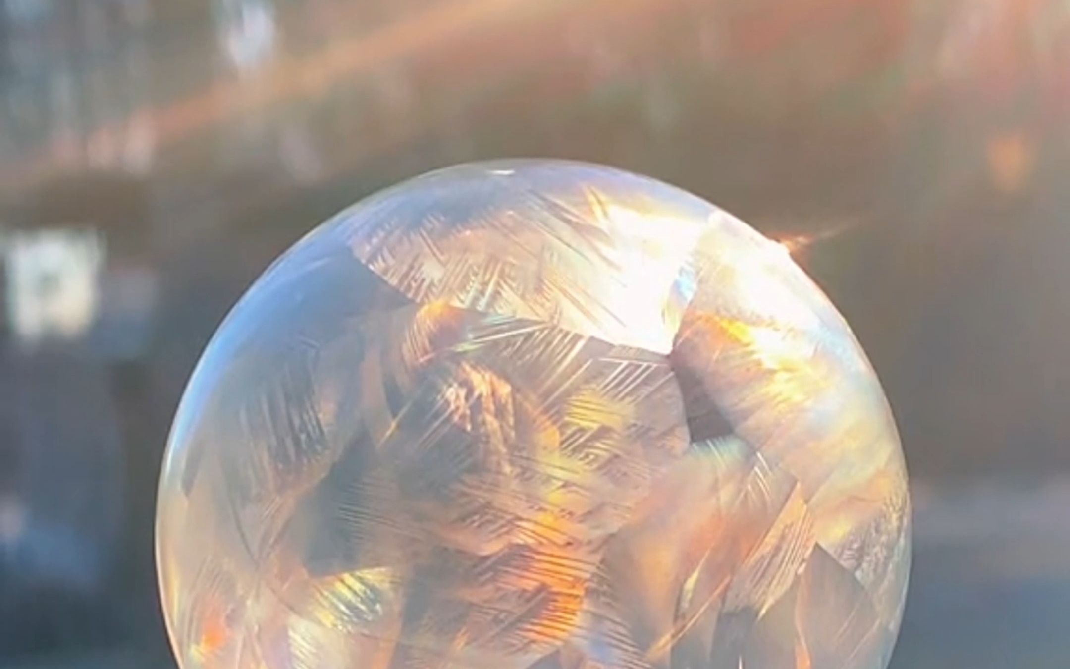 "快看!低温下的冰冻泡泡有多美~~~"