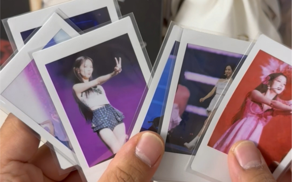 更新陈糯米同学送的礼物～把blackpink演唱会拍的照片做成了拍立得