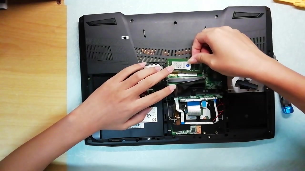 机械革命深海泰坦x1拆机清灰教程