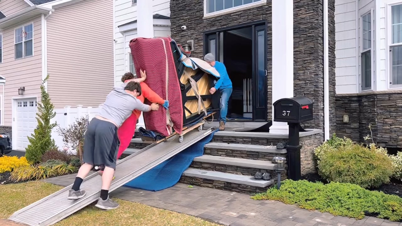 美国是这样搬运三角钢琴_哔哩哔哩_bilibili