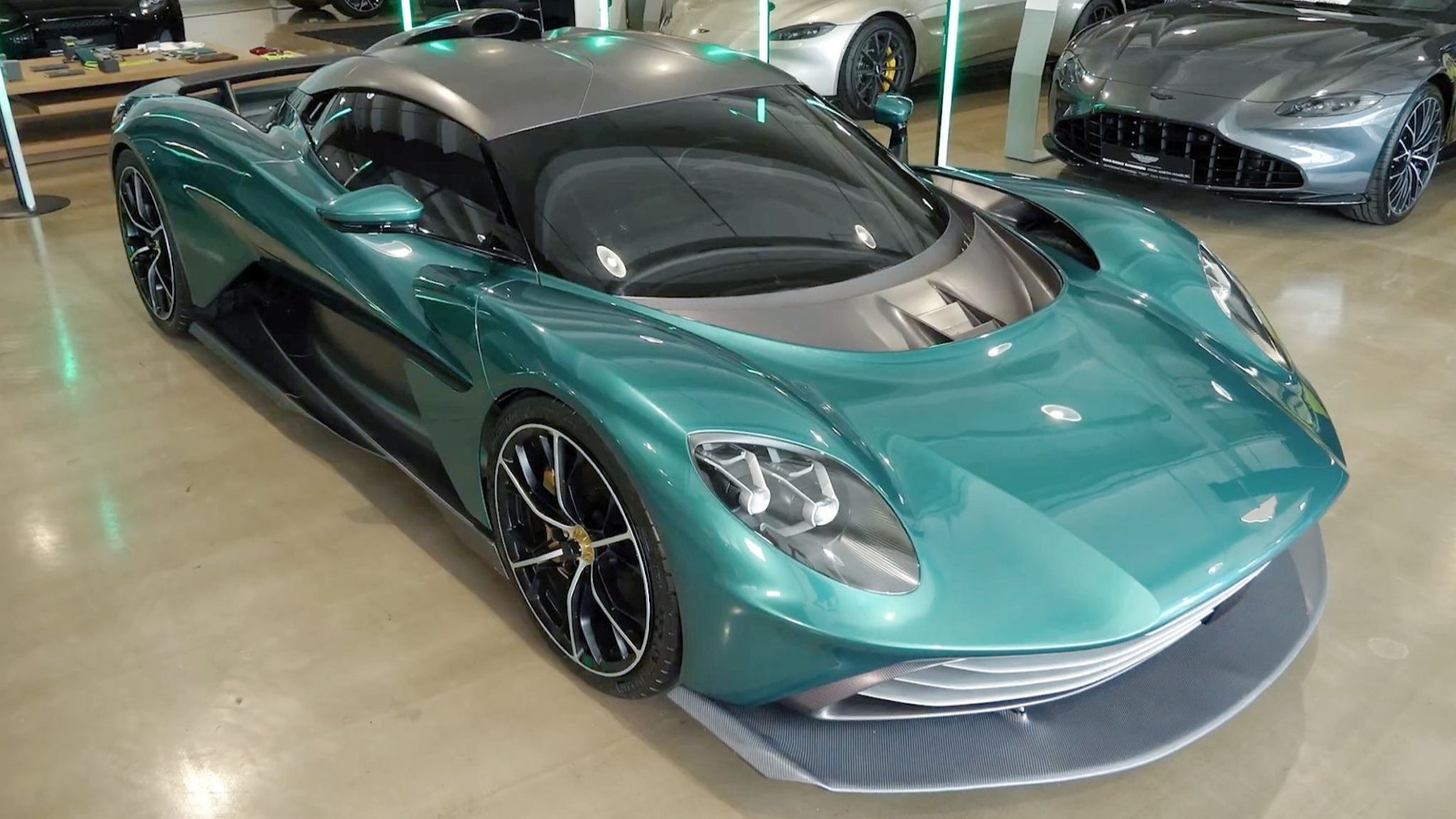 valhalla 男孩子终极座驾 2023 aston martin valhalla