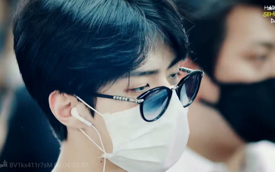 吴世勋超帅的视频 笑起来我心都化了