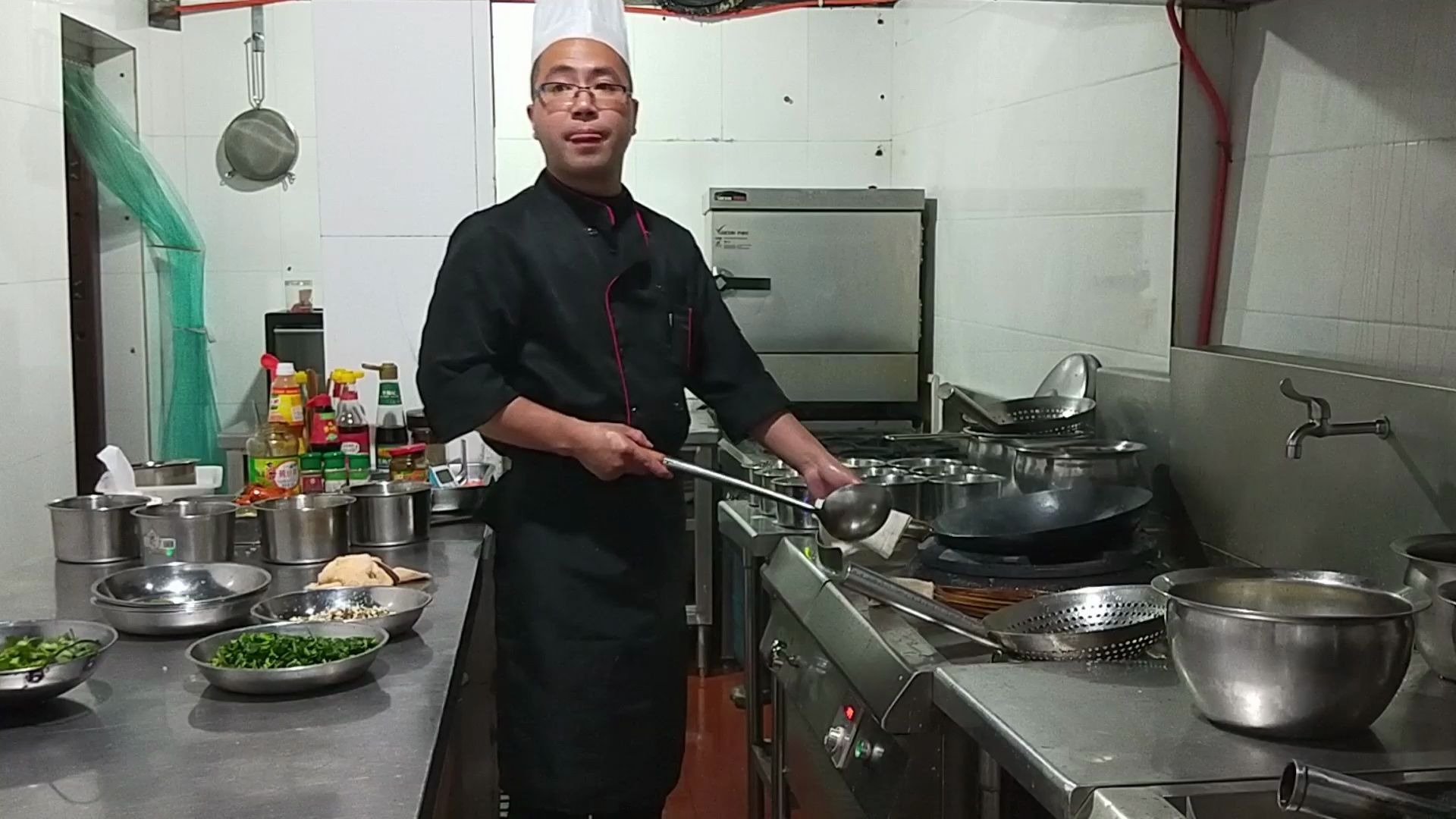 40秒一道菜!咱们中国大厨做菜的速度肯定会让老外惊呆!