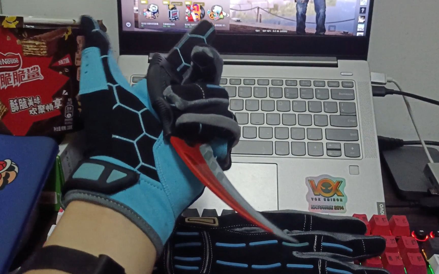 csgo超导体实体手套开箱(买不起假的我还买不起真的了吗)