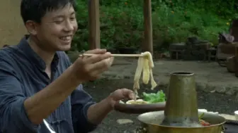 Скачать видео: 今天随便吃点竹荪火锅