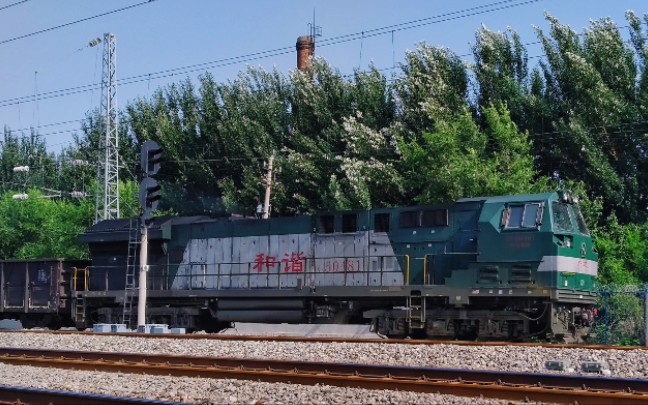 沈局梅段hxn50492苏抚线43183次摘挂列车通过榆树台站三道
