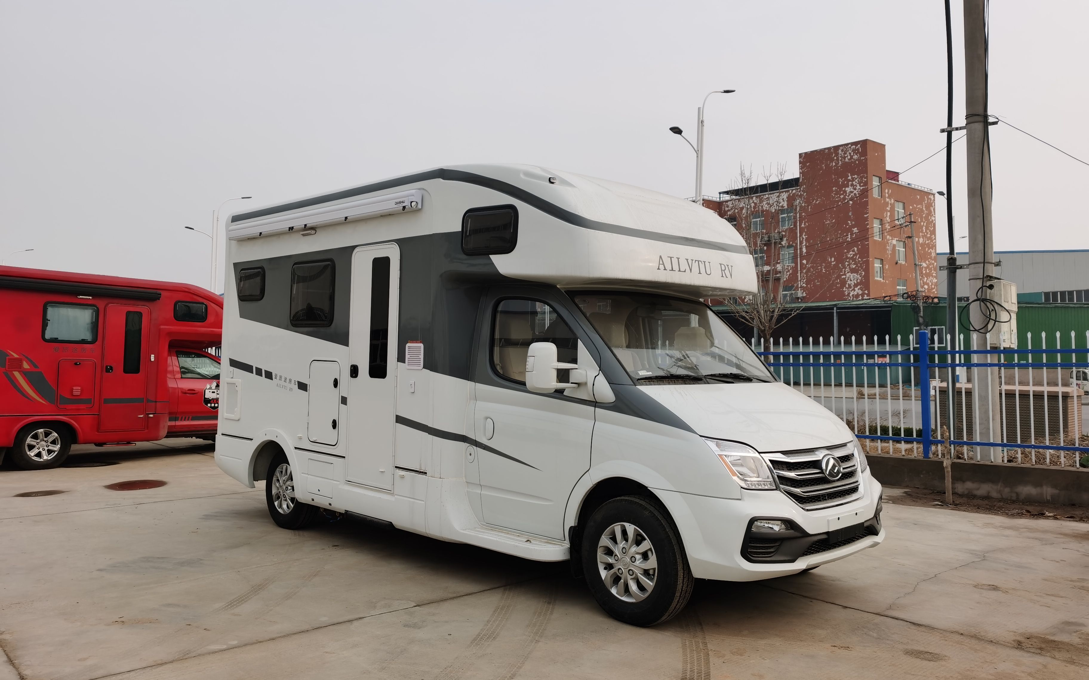 客户冒着疫情都想来接的大通v80c型房车,空间大!动力强!赞!