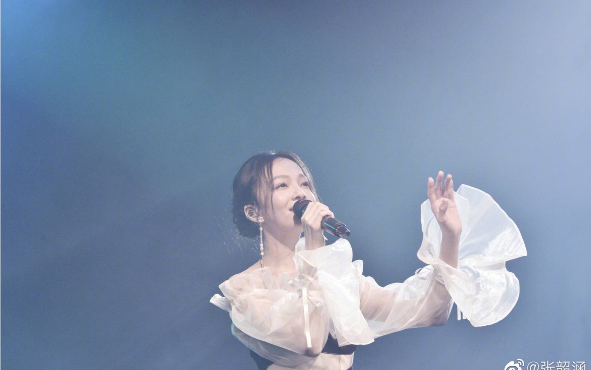 【张韶涵】演唱会现场-行走的cd_哔哩哔哩_bilibili