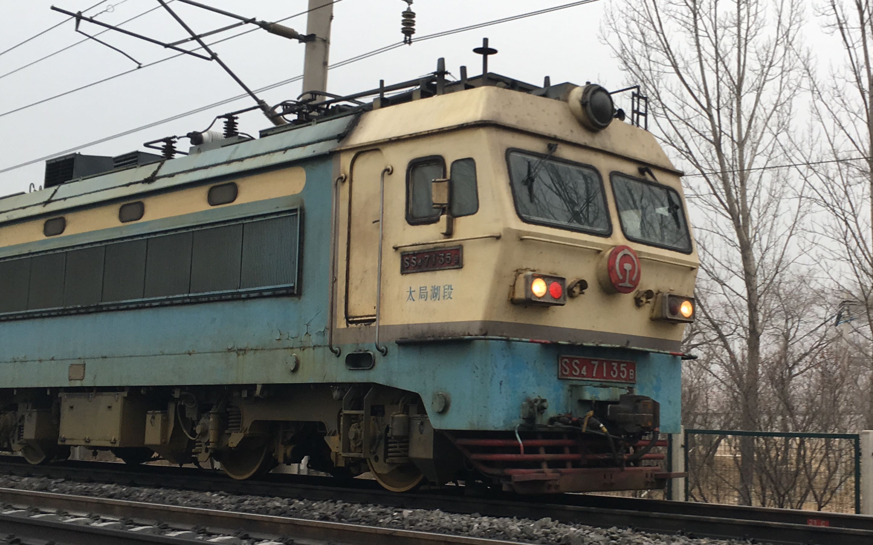 双机ss4g牵引空车鸣笛通过大秦线上行270处_哔哩哔哩_bilibili