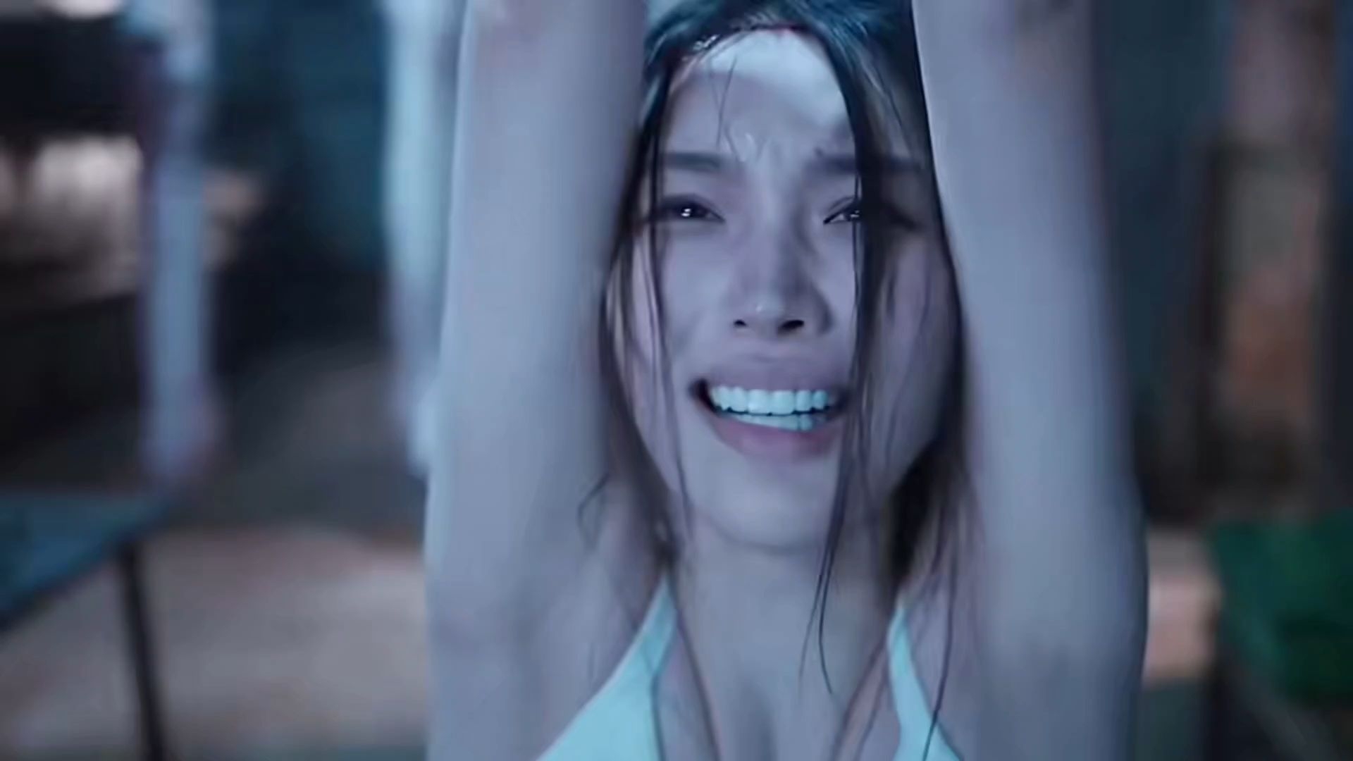 这个女孩，一生经历痛苦与磨难，最后却笑对命运