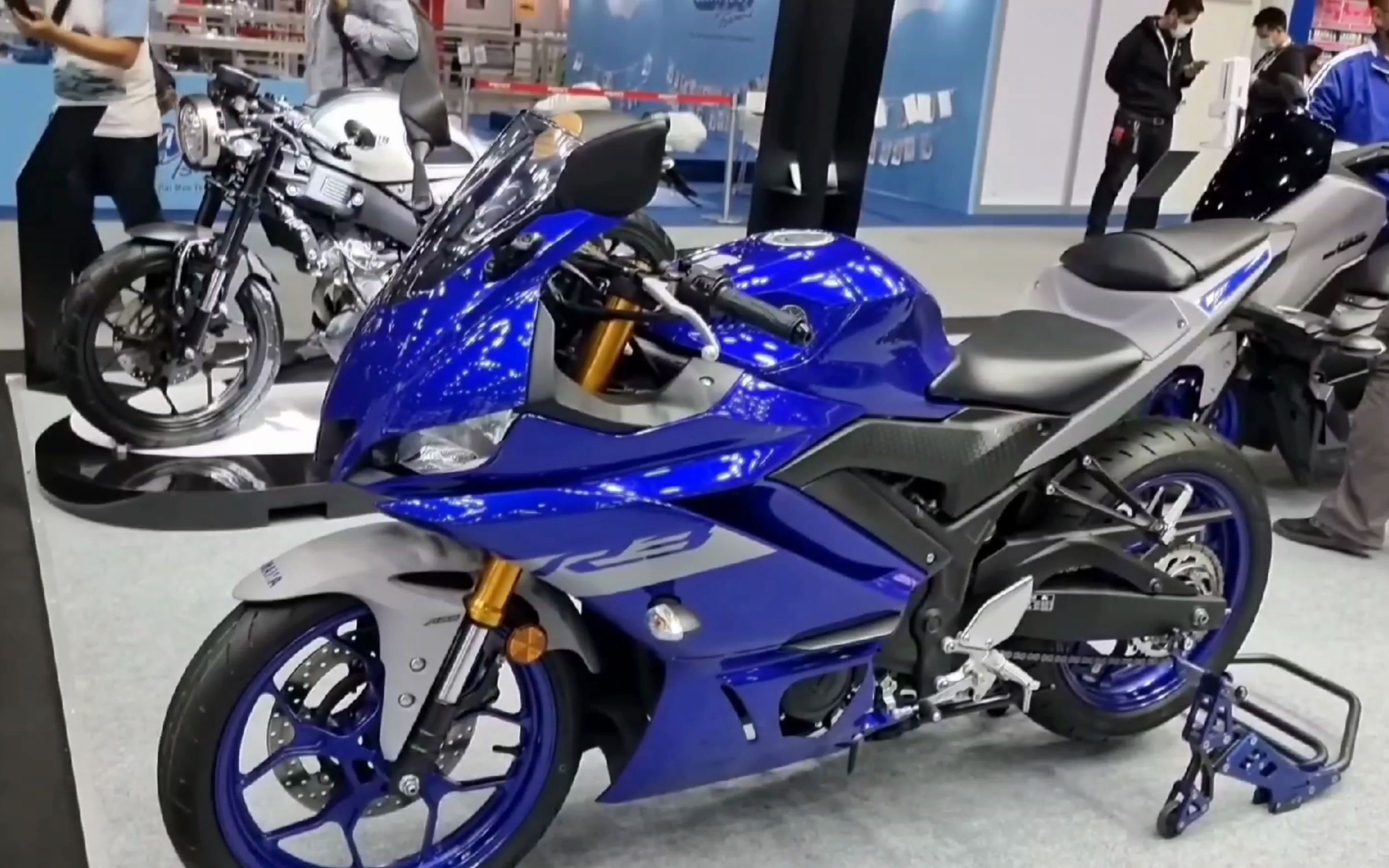 2022 雅马哈 r3实车展示