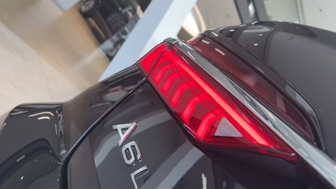 奥迪a6l2024款 45 tfsi 臻选动感型指导价:45.49w裸车价:35.07w