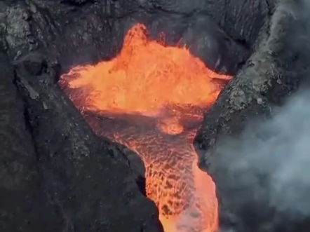 火山爆发!岩浆如瀑布般倾泻而出!哔哩哔哩bilibili